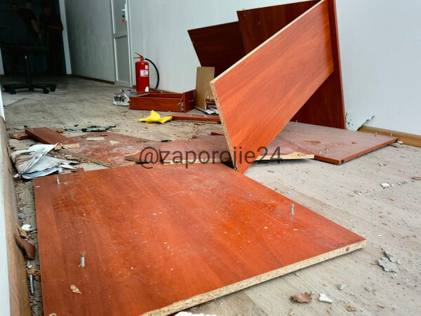 Последствия атаки БЛА ВСУ на паспортный стол в Энергодаре. Фото © Telegram / Энергодарский связной