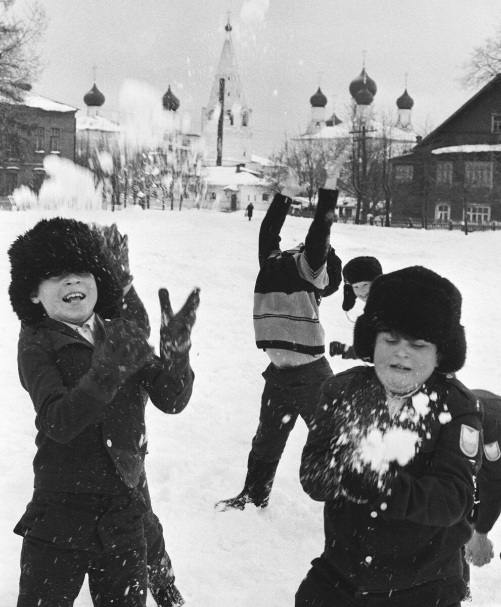 Зима — время волшебства, особенно если вспомнить несколько простых игр. Большую часть зимних развлечений мы отметаем, изредка наведываясь на каток, или посещая горнолыжные курорты. А зря!-5