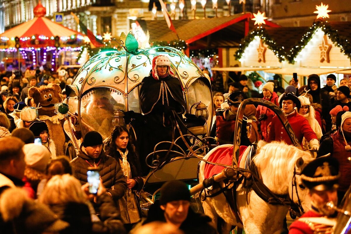 Ярмарка на манежной площади 2022 в санкт-петербурге. Петербург манежная площадь арт объекты. Арка на манежной площади спб. Ярмарка на манежной площади 2022 в санкт-петербурге. Манежная площадь спб режим работы.