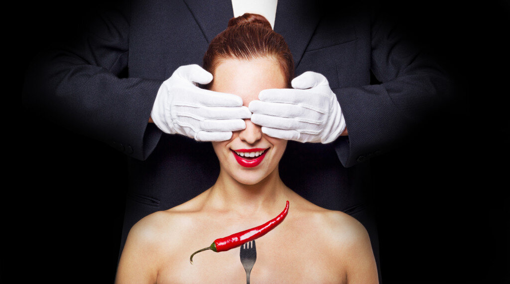 человек закрыл глаза. человек стал закрытым. человек стал закрытым. грустный мужчина у окна. деловой мужчина.