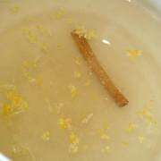 1. Все ингредиенты для сиропа забросить в 1 литр воды и довести до кипения.