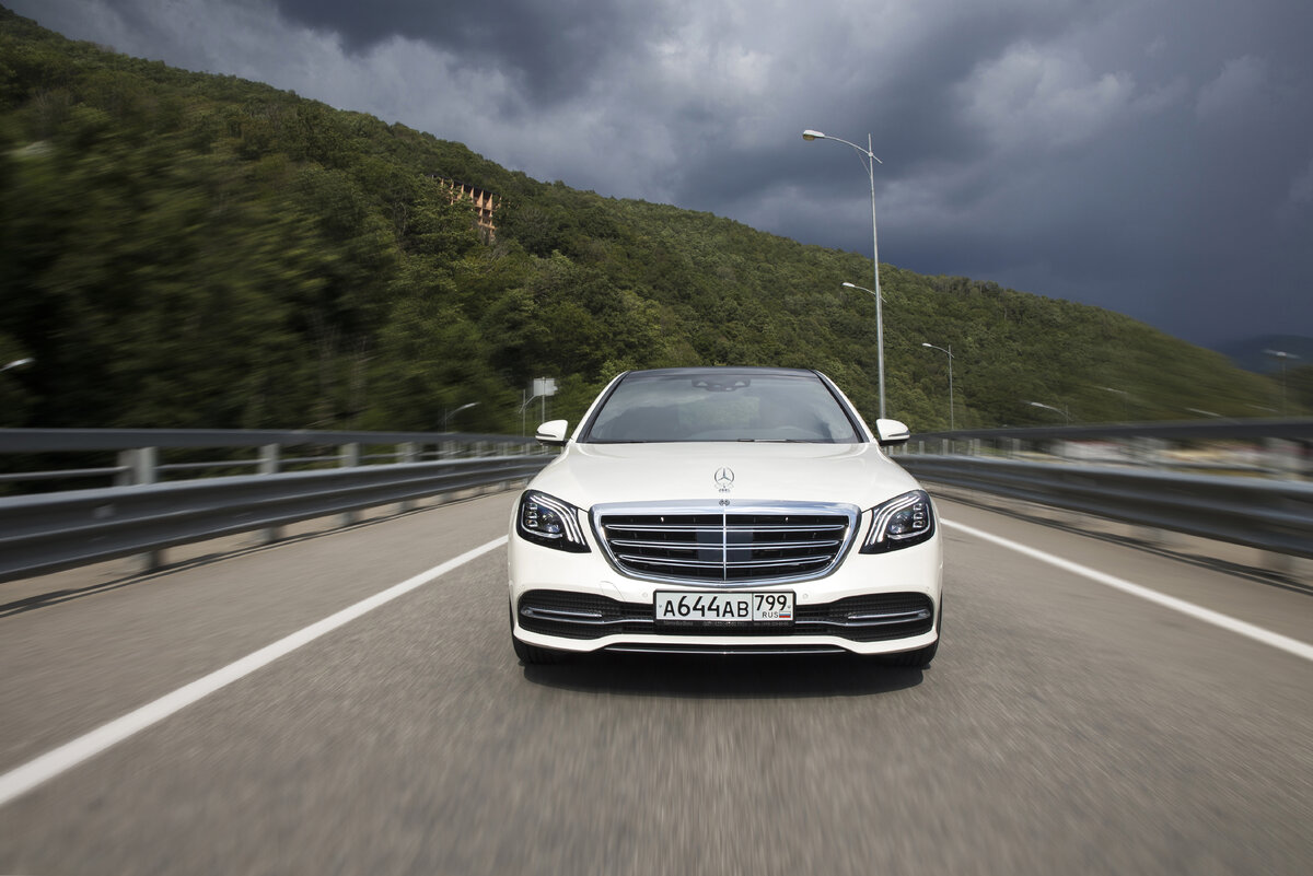 Вдвоем с электронным водителем управляем обновленным седаном Mercedes-Benz  S-класса. | Max Drive | Дзен