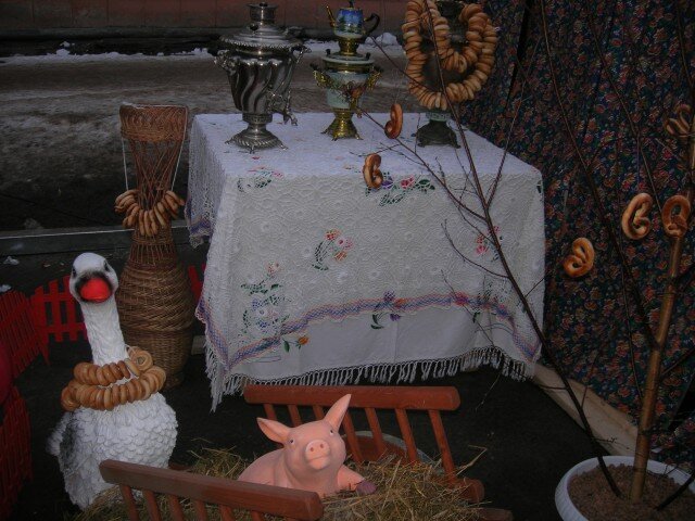 Широкая, веселая, сырная, объедуха. Это все она - Масленица! Наши предки верили: как повеселишься на масленичную неделю, так и будешь жить весь год.