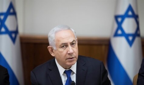 Государство проинформировало Верховный суд о ходатайстве об удержании нелегальных мигрантов на объекте Сахароним, а также объявило, что специальный представитель Израиля отправился в третью страну, по-видимому, в Уганду, чтобы определить, остается ли в действии ранее достигнуто соглашение о том, что эта страна примет незаконно въехавших в Израиль ее граждан.