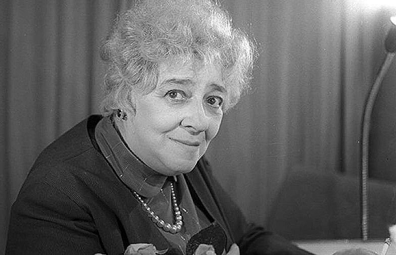 "Кто бы знал мое одиночество? Будь он проклят, этот самый талант, сделавший меня несчастной…"