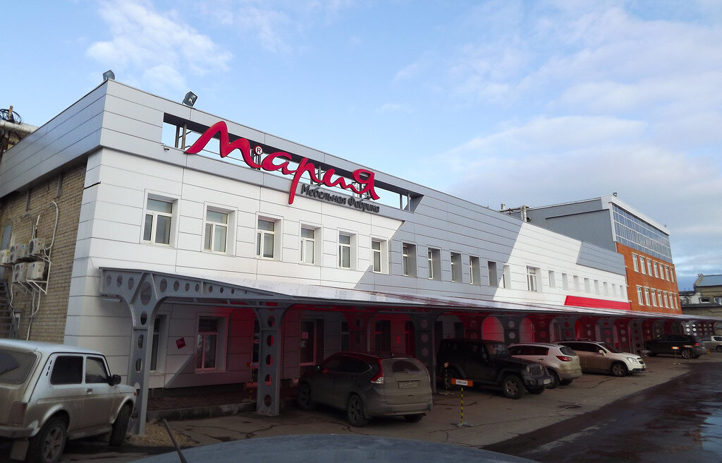 В Саратове есть одно производство, которое знаменито по всей России - это мебельная фабрика "Кухни Мария". Фабрика производит мебель для кухни, ванных комнат и помещений делового назначения.