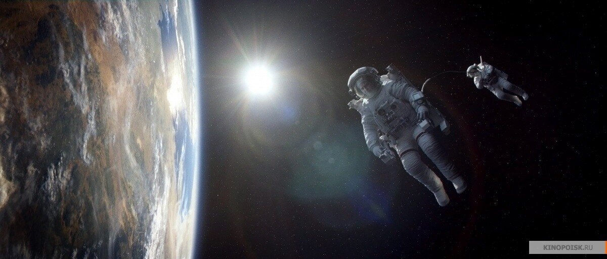 Солнышко, тишина, живописный вид, неторопливая прогулка...  И почему эти двое так нервничают? 