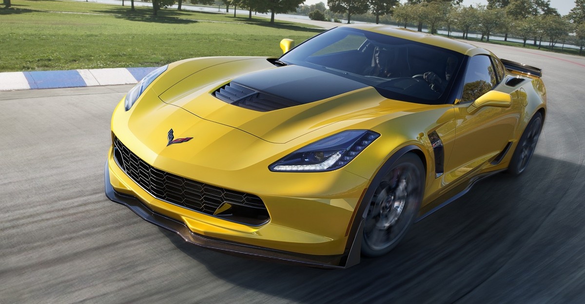  Компания Chevrolet обнародовала тизер своего самого мощного автомобиля - Corvette актуального поколения с индексом «Z06». Модель представят на суд широкой публики в рамках автосалона в Детройте.