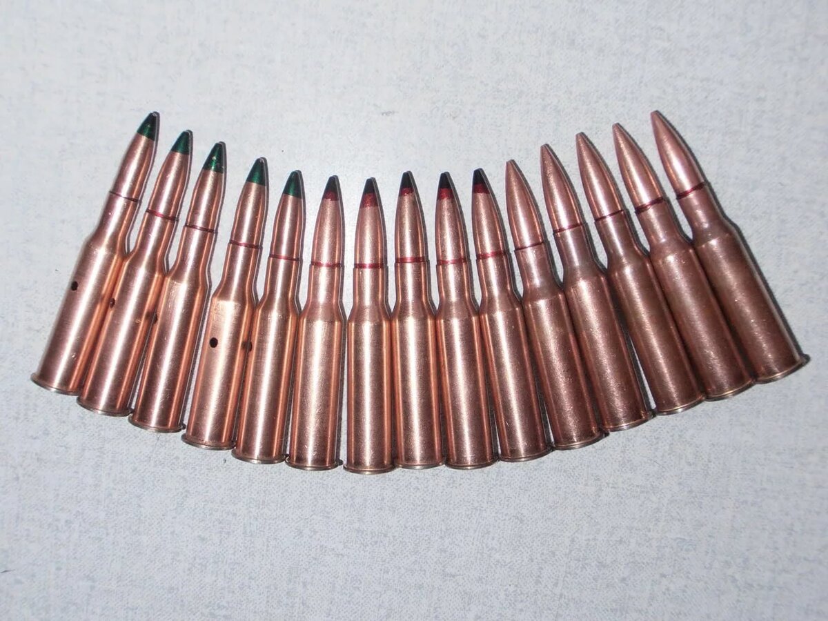 различные варианты патронов 7.62x54 R, в т.ч. бронебойно-зажигательные