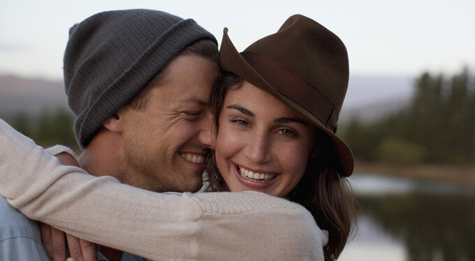 Не все верят, что среди 7 млрд человек есть лишь один, предназначенный нам судьбой. Те, кто верит во «вторую половинку», обычно имеют в виду другое — человека, с которым они мгновенно найдут общий язык и ощутят глубокую душевную близость, который, с одной стороны, будет принимать их такими, какие они есть, а с другой — побуждать расти и развиваться.Человек среди людей 