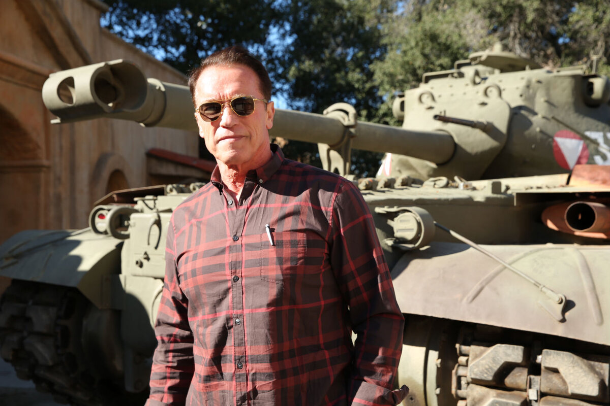 Железный Арни с железным танком. Источник slashfilm.com