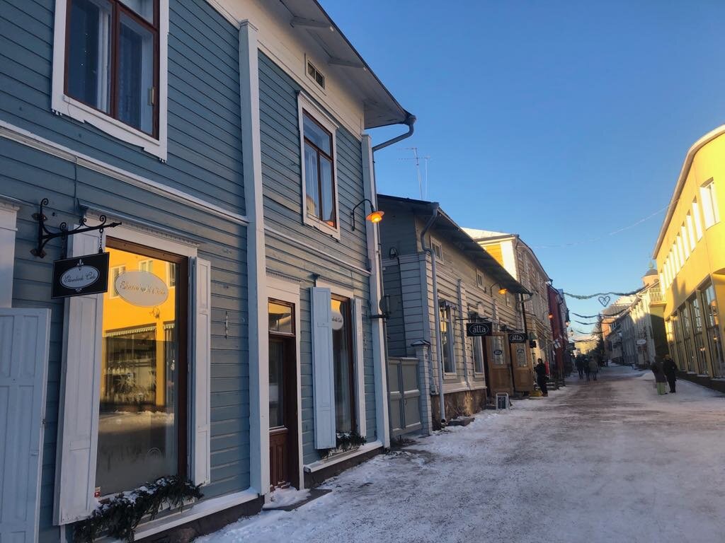 Одна из центральных улочек старого города/