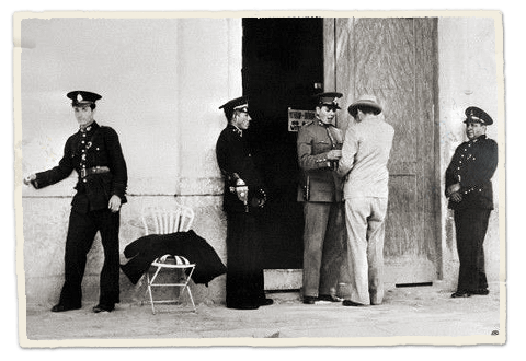 Охрана у дома Троцкого