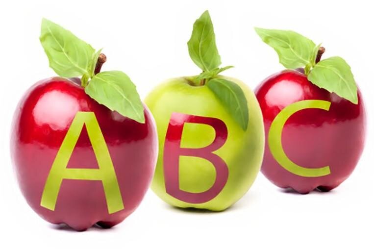 Ешь  яблоки - живи дольше  «Кто яблоко в день съедает, у того доктор не бывает» гласит английская пословица. И это действительно так. Американские ученые выяснили, что  яблоко  – лекарство от многих болезней. И если человек будет съедать в день хотя бы одно – два  яблоко, он продлит себе жизнь на целых три года. 
