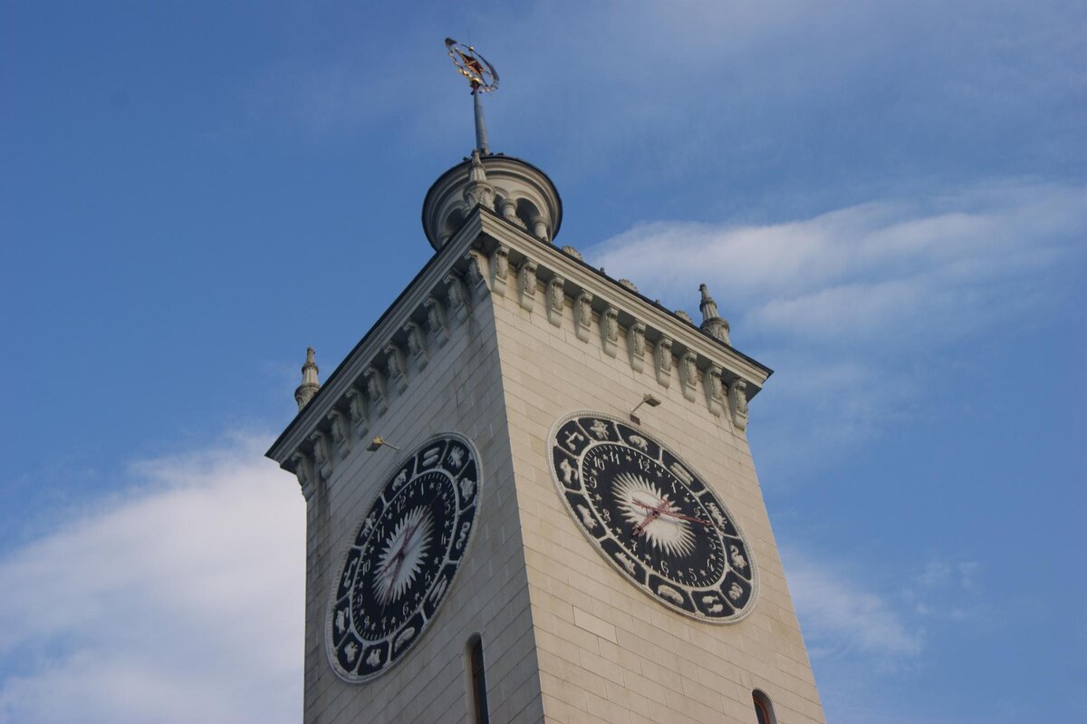 Башня железнодорожного вокзала Сочи