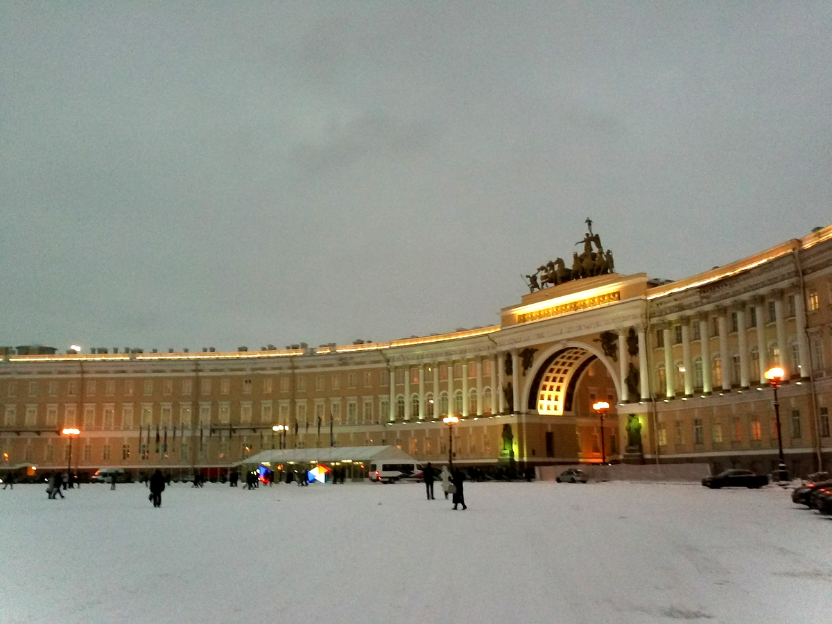 Дворцовая площадь, Главный штаб. Фото: Лидия Панкратова 
