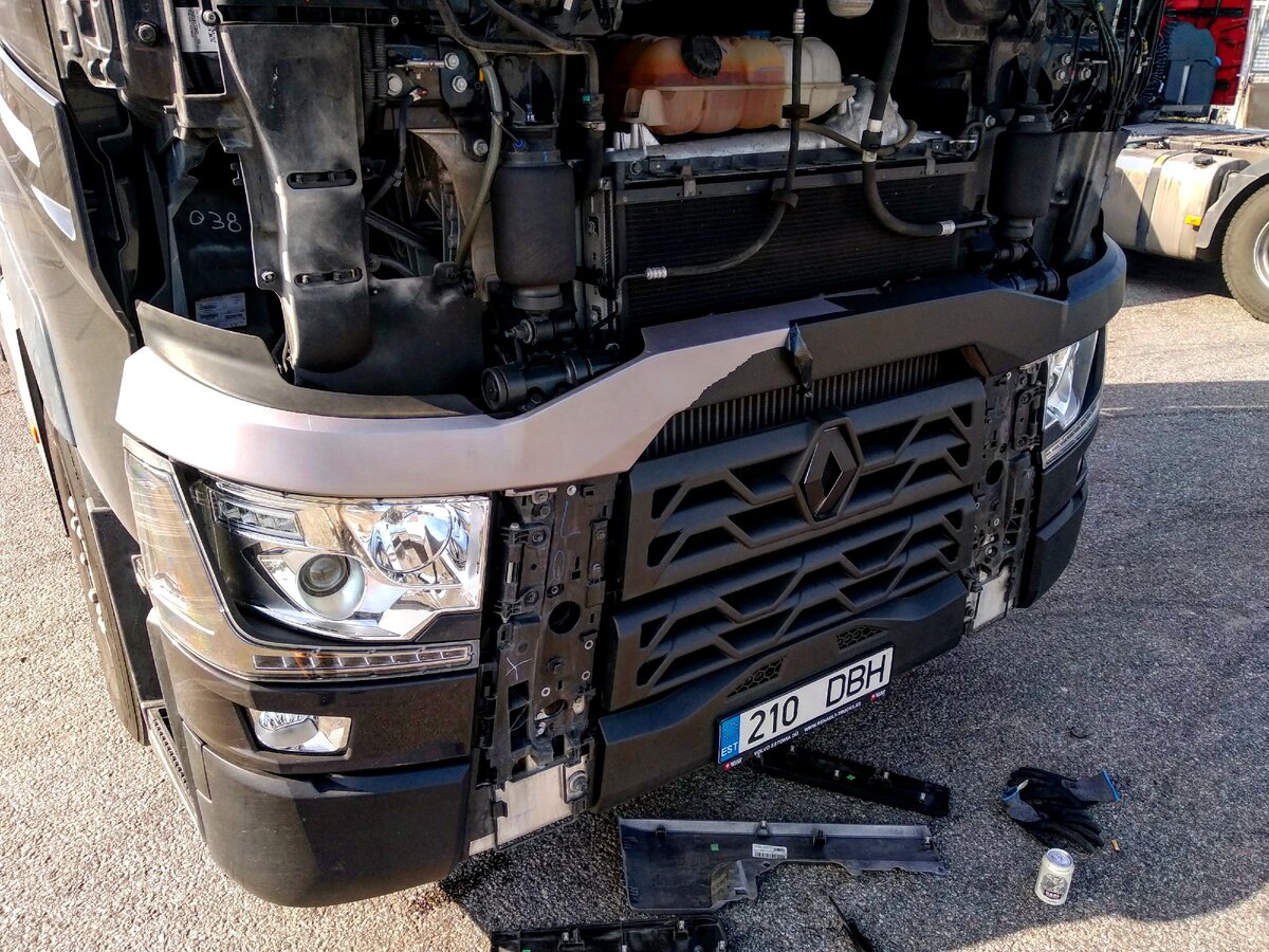 Проснулся я как то в 7 утра , пару кружек кофе и решил переклеить пленку 