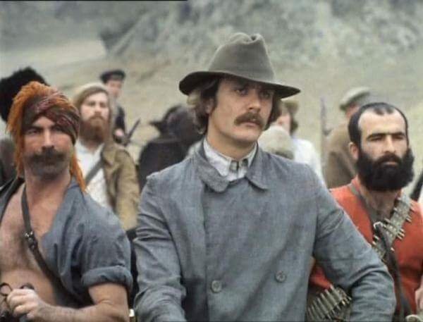 Кадр из фильма "Свой среди чужих, чужой среди своих"