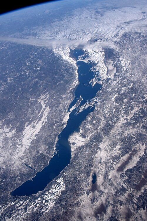 озеро Байкал - самый крупный в мире запасник пресной воды
