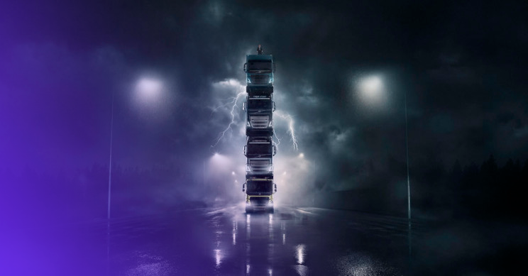 Башня из грузовиков Volvo