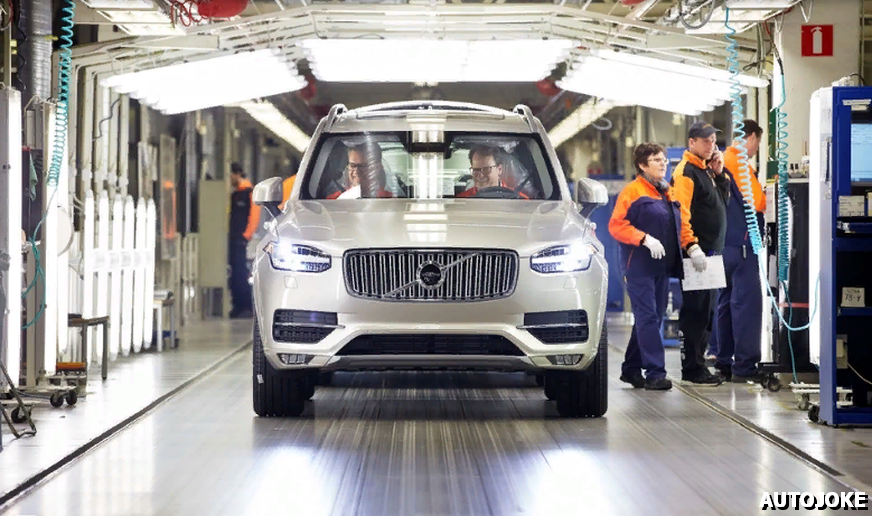 Первая новая серия нового поколения XC90 сходит с конвейера на заводе Volvo в Торсланде