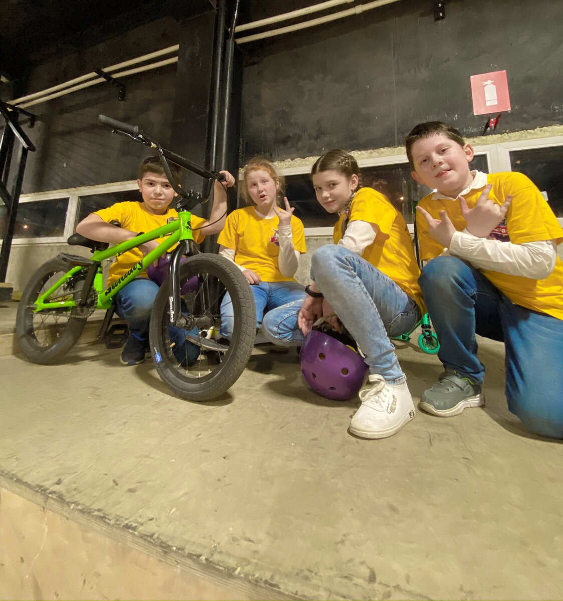 Студийцы пробуют себя в разных направлениях - ролики, самокат, bmx