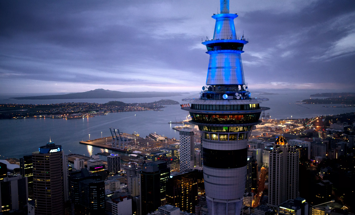 Скай-Тауэр Окленд новая Зеландия. Башня Скай Тауэр. Небесная башня в новой Зеландии. Башня Sky Tower в новой Зеландии.