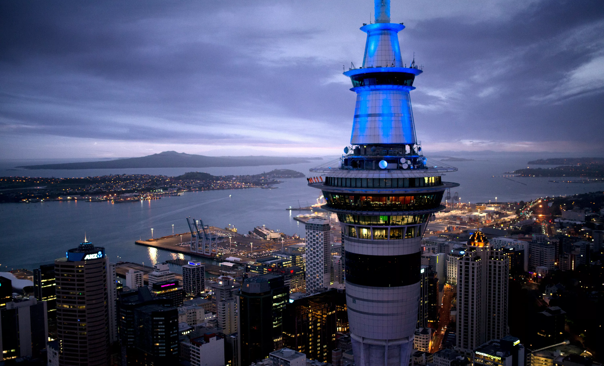 The sky tower фото