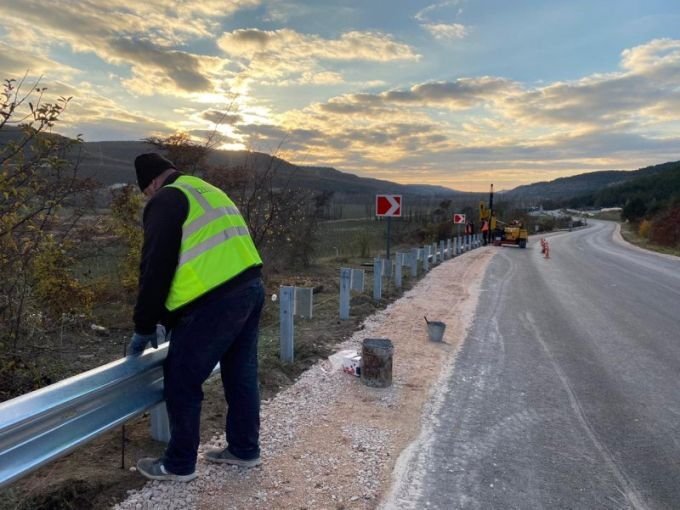 Дорожные работы на трассе Севастополь-Бахчисарай у села Верхнесадовое. Фото: sev.gov.ru