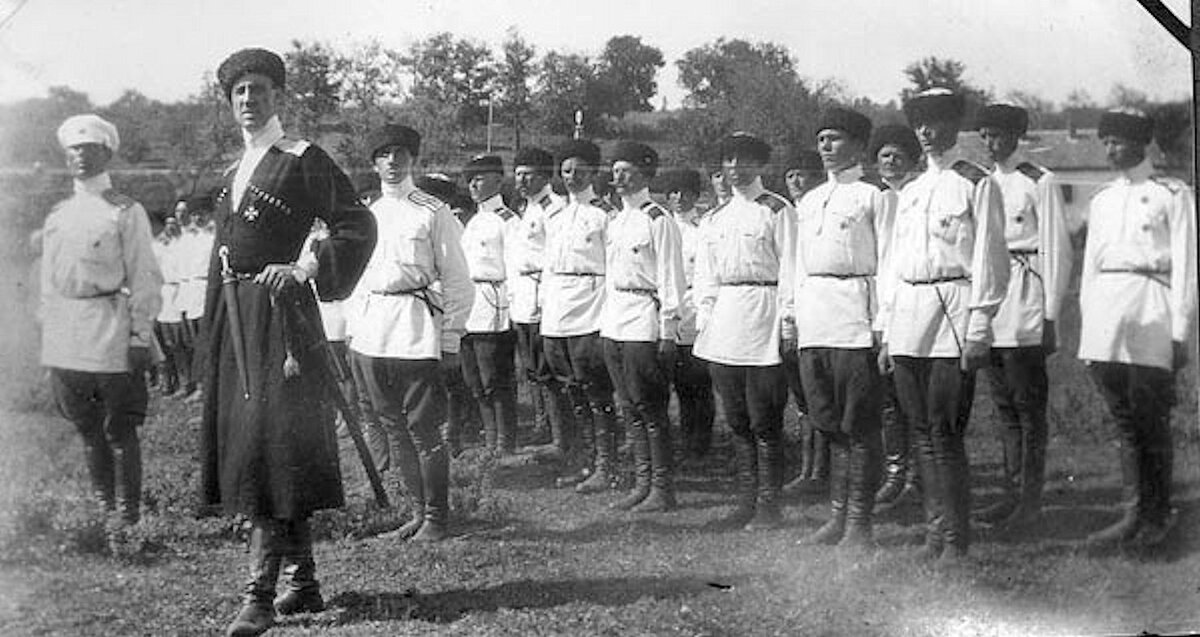 Построение войсковой части Донского казачьего войска на острове Лемнос (Греция),