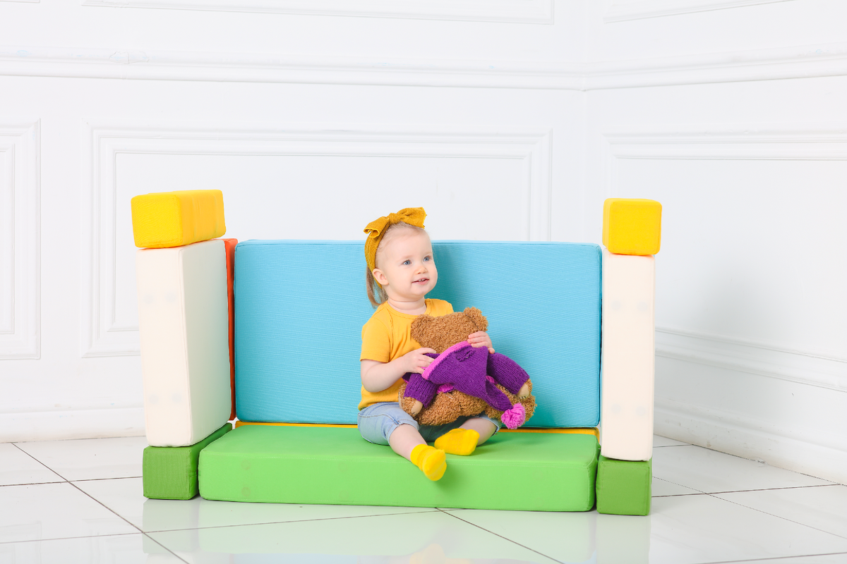 Диванчик на фото построен из мягких модулей Магматик