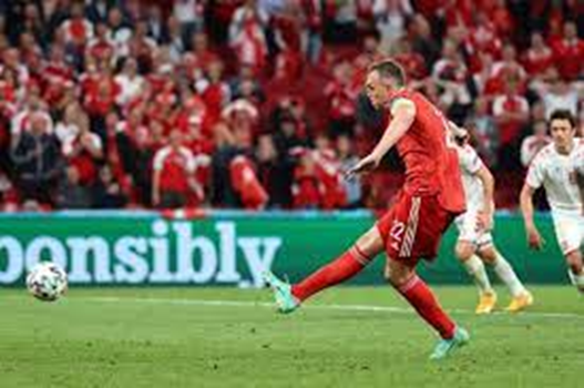 Результативный удар с пенальти Артема Дзюбы