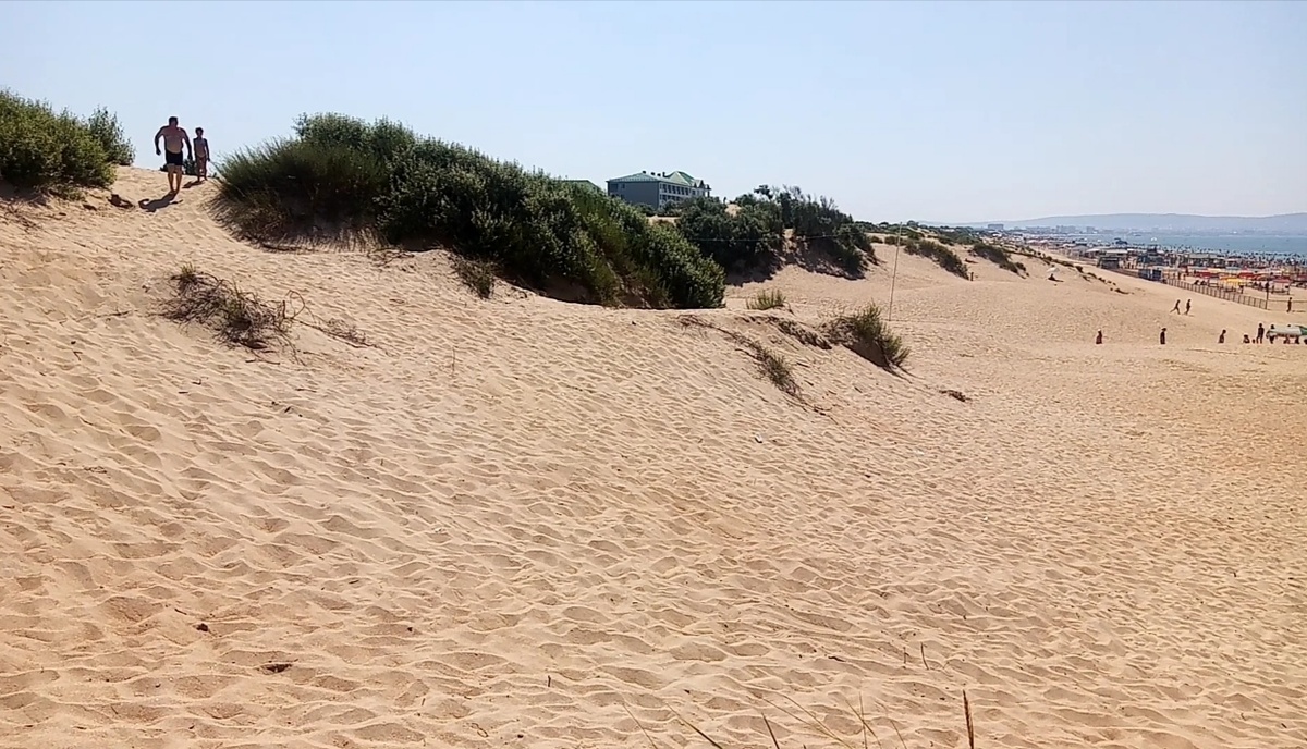 Песчаные барханы 