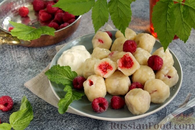 малина, творог, белок яичный, мёд, мука пшеничная