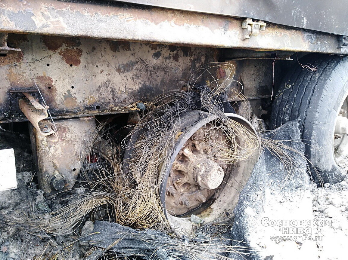 Заклинил тормозной суппорт.