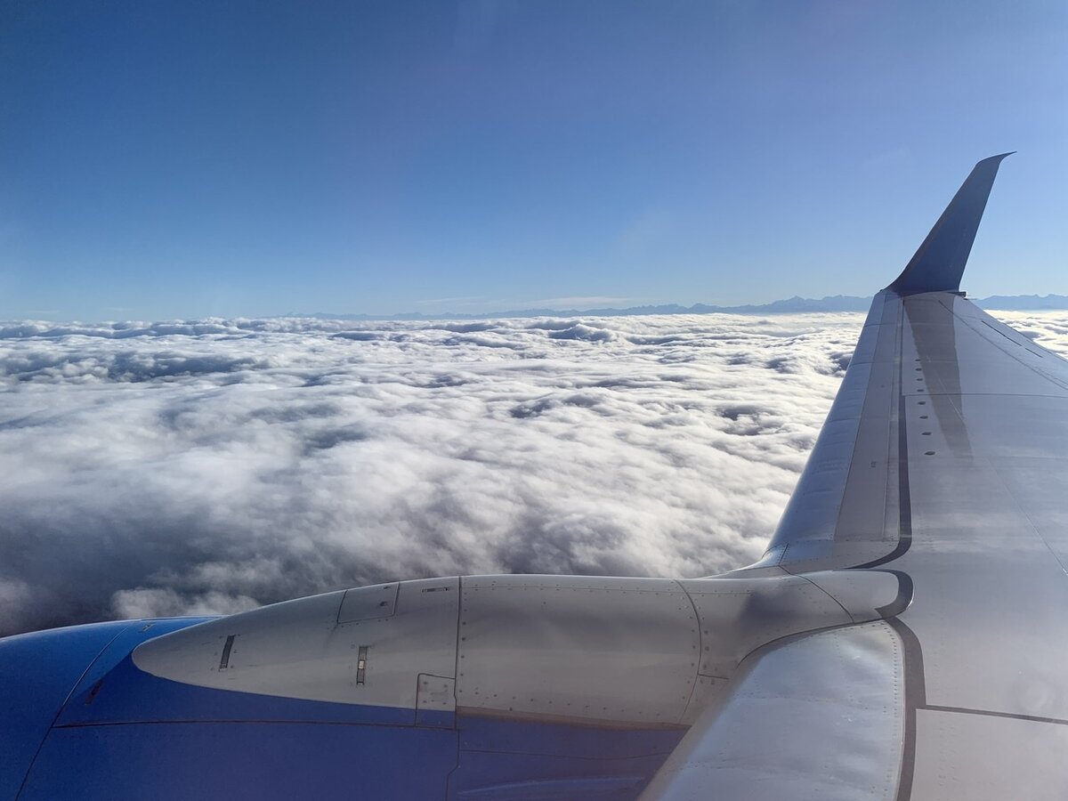 Вид из иллюминатора самолёта. Фото автора
