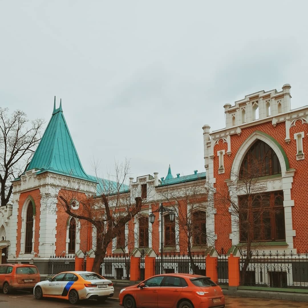 Готический замок.