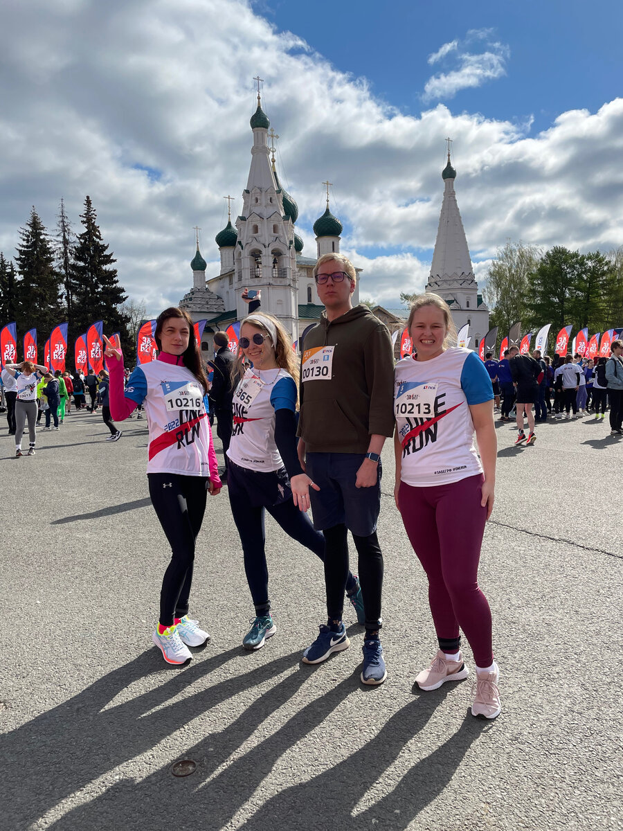 Слева на право: Марина Давыдова, Ольгу Гудкова, Даниил Князькин и Я (Софа)