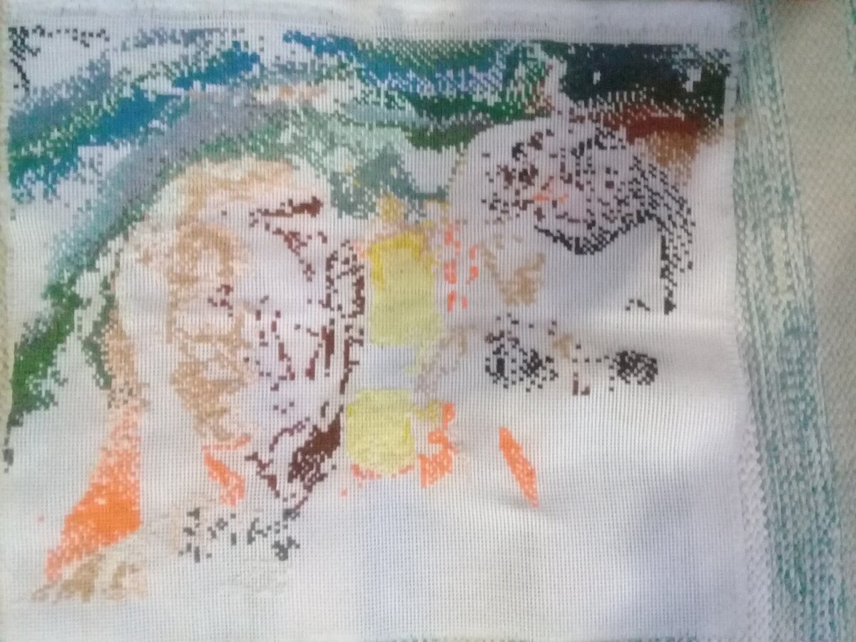 Вышивка по мотивам Благих знамений, начала в прошлом году, 14 февраля. Много раз прерывалась, но сейчас вплотную ей занялась.