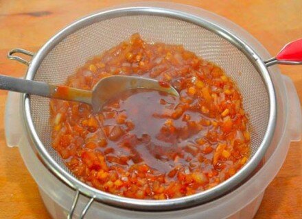 Кисло-сладкий соус с чесноком и имбирем к мясу