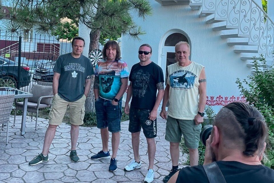     Как же без прогулки "арийцев" по Феодосии. Фото: aria_official/vk