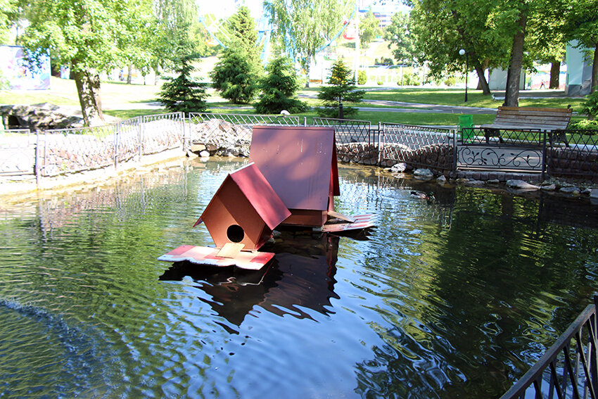 Уютные зеленые аллеи, интересные тематические площадки, веселые аттракционы - все это делает парк имени Пушкина в Саранске излюбленным местом отдыха.-3-2