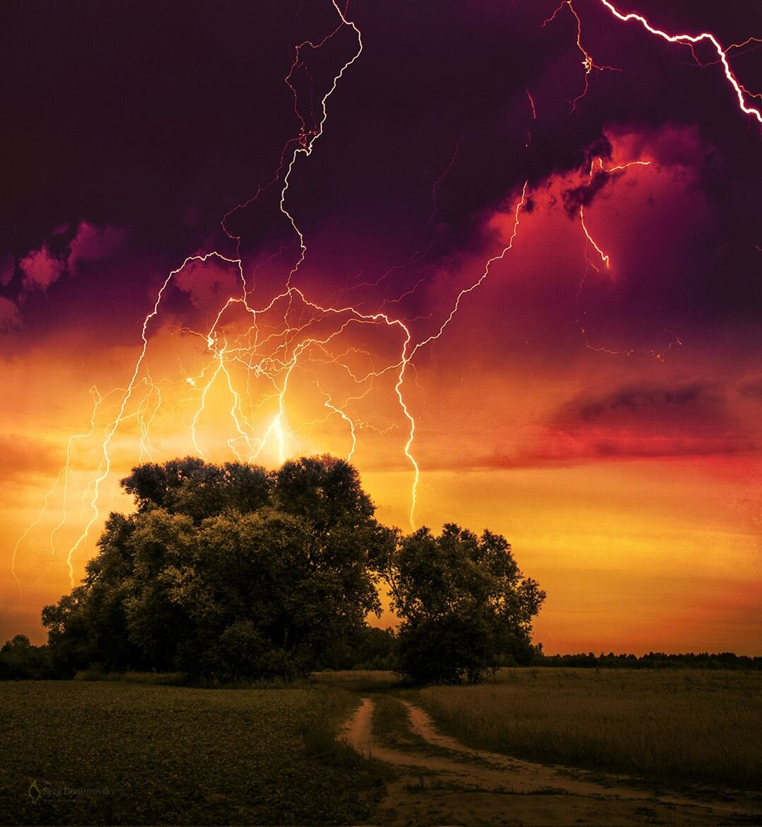 Эта картинка из открытого доступа, но сегодня ночью было даже еще красивее