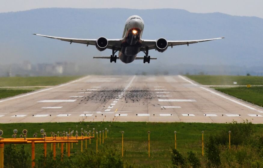    Следовавший рейсом Сочи – Екатеринбург самолет экстренно сел