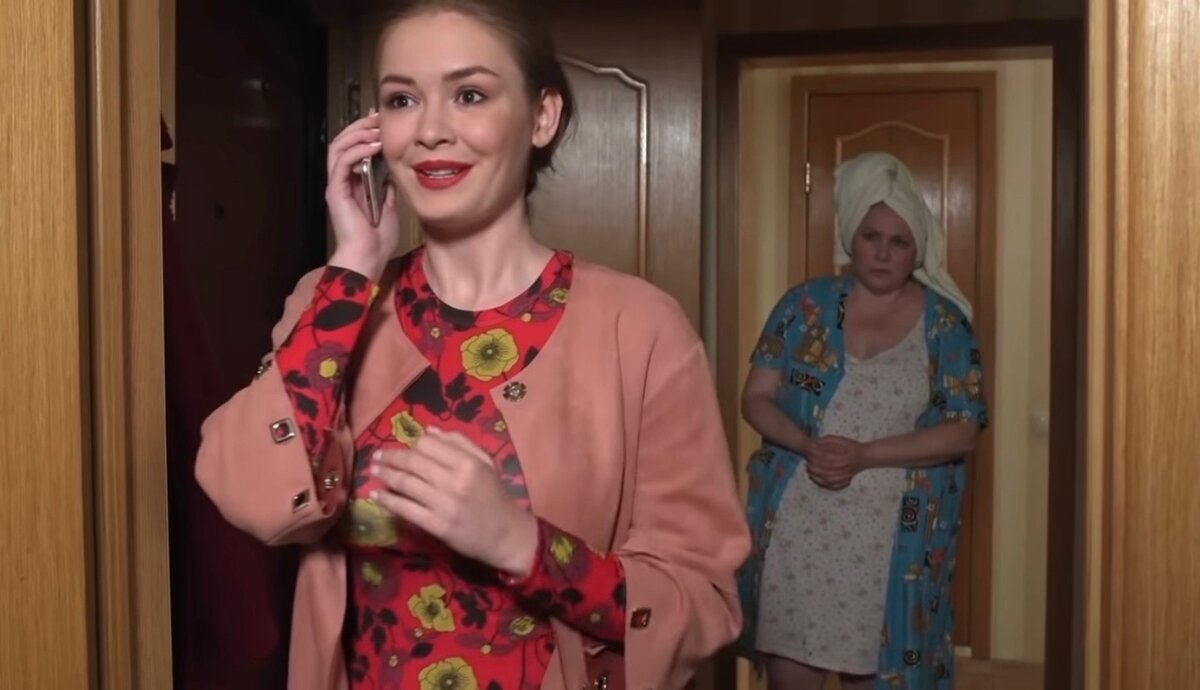  - Ало, привет! Сейчас? Да-да... могу конечно, я буду через пол часа! - девушка положила трубку и засияла от счастья, - Мама, Иван пригласил меня к себе! Я так счастлива!