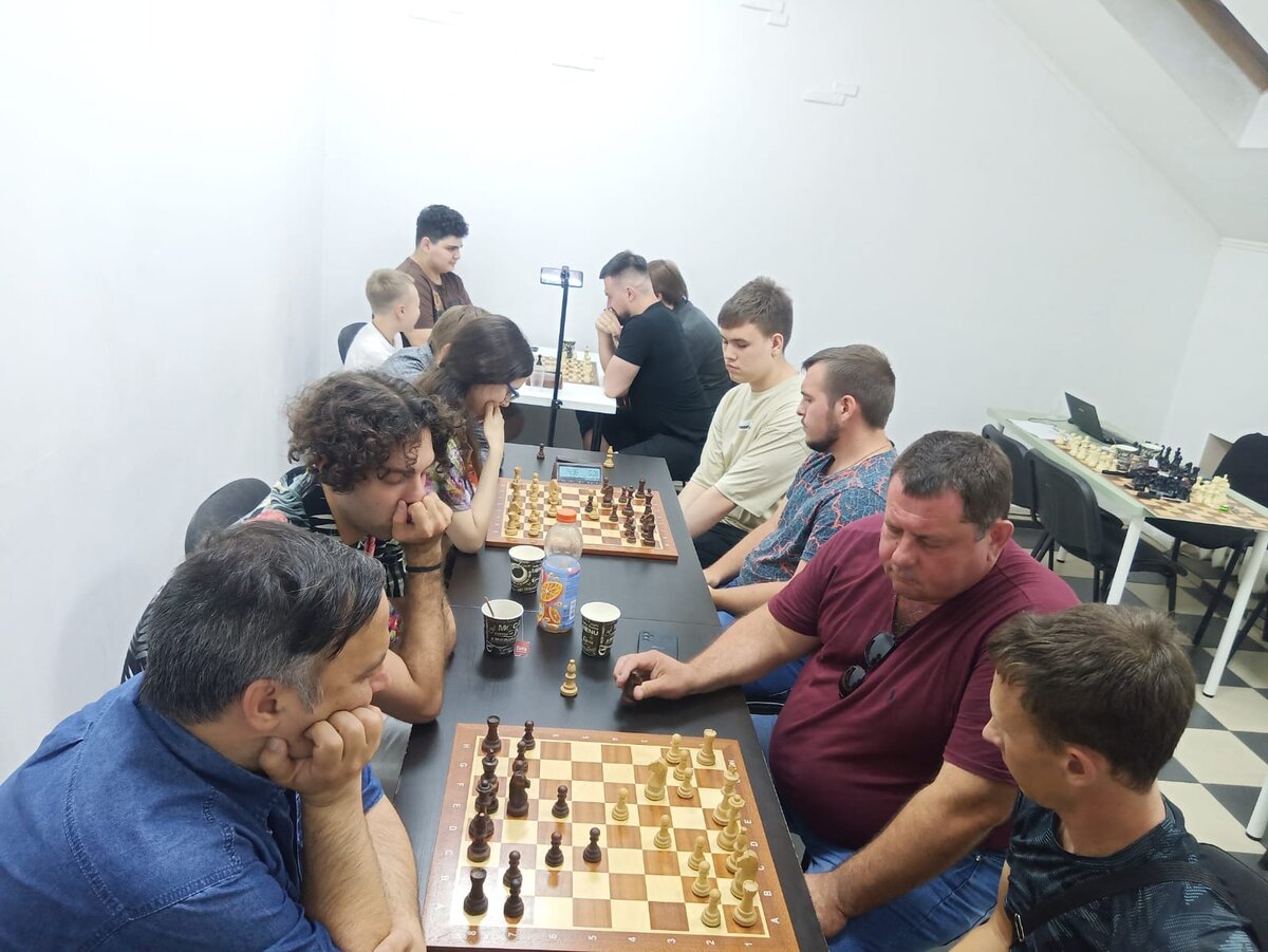 Занятия по шахматам проходят каждую субботу в 15:00