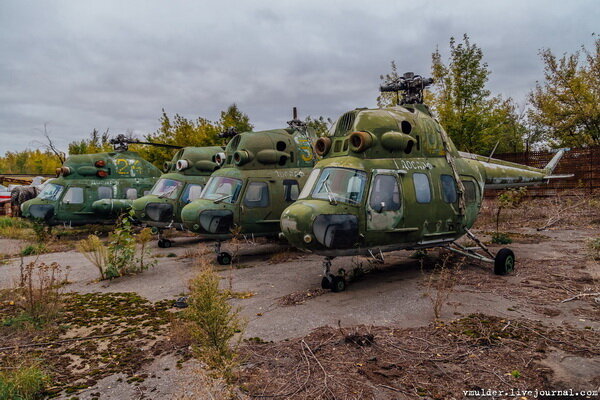 Привет всем. Перед нами заброшенный аэропорт ДОСАФФ. 

Фото 1. 
