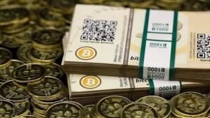 Рынок  криптовалюты в очередной раз обновил минимумы, многие начинающие  инвесторы продают свои криптоактивы дешевле цены покупки и уходят с  рынка. Между тем, наследный князь Лихтинштейна Алоиз скупает  криптовалюту для долгосрочного инвестирования по низкой цене: https://www.cnbc.com/2018/02/05/this-european-royal-family-might-invest-in-cryptocurrencies.html