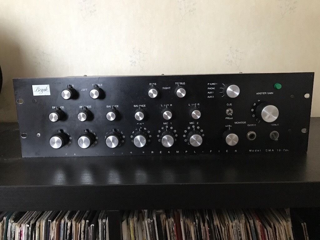 Bozak CMA-10-2DL – первый в мире коммерческий микшер для диджеев.