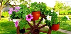 Конечно, украшение дачи потребует определенных усилий, однако всю работу вполне можно сделать и самому. Главное – тщательно продумать общую концепцию, чтобы итоговый результат не получился аляповатым. Ну и, конечно же, если все делать самому, то можно относительно быстро и недорого создать на участке нечто необычное, реализовать идеи, которые впоследствии будут долгие годы радовать ваш взор. Естественно, здесь нам понадобятся определенные материалы. В данном случае можно воспользоваться, например: